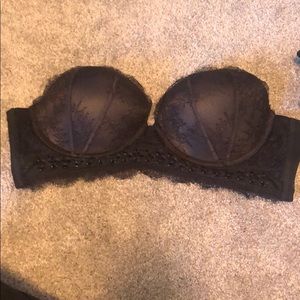 Black strapless bra